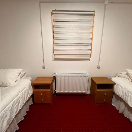 Hostal B&B Coastal Natales Пуерто Наталес Екстериор снимка