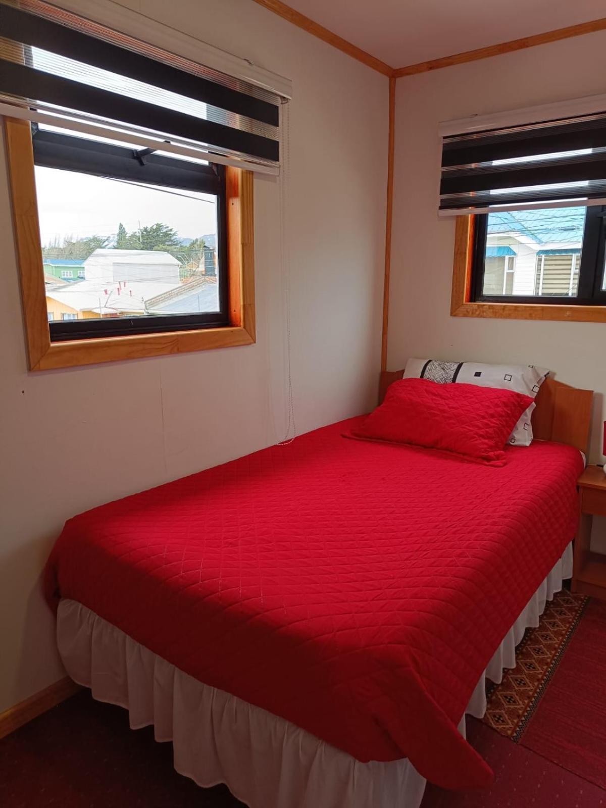 Hostal B&B Coastal Natales Пуерто Наталес Екстериор снимка