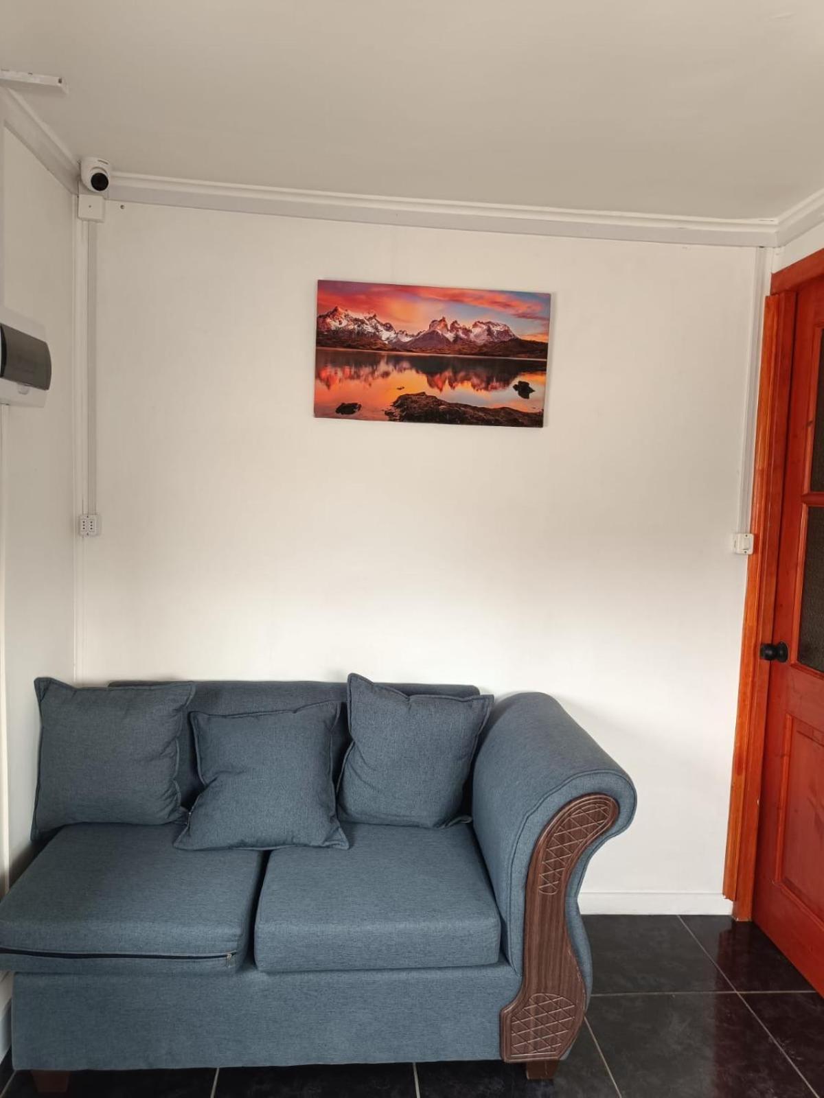 Hostal B&B Coastal Natales Пуерто Наталес Екстериор снимка
