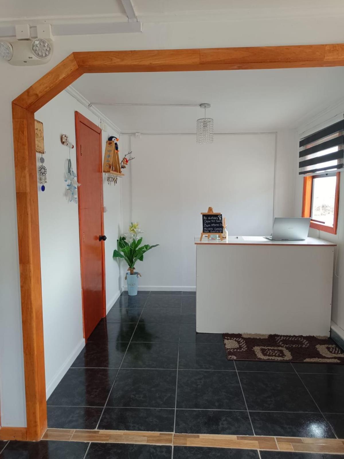 Hostal B&B Coastal Natales Пуерто Наталес Екстериор снимка