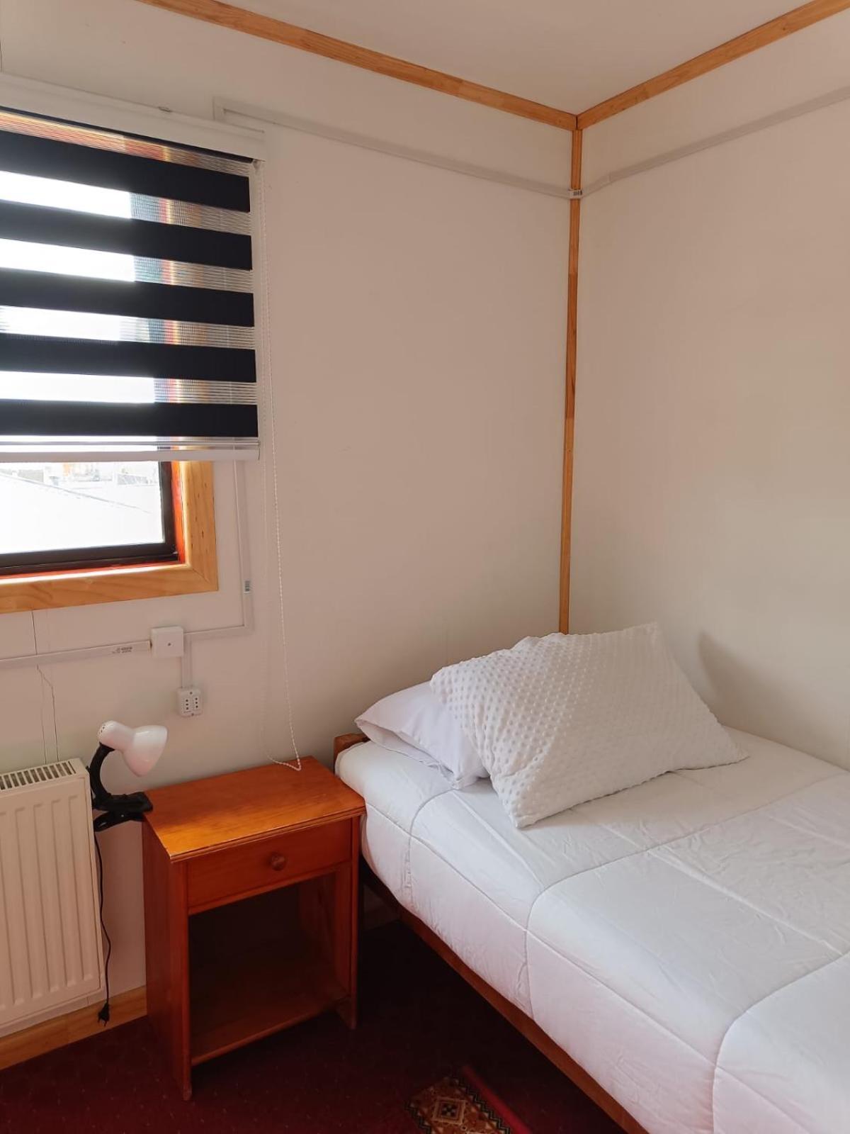 Hostal B&B Coastal Natales Пуерто Наталес Екстериор снимка