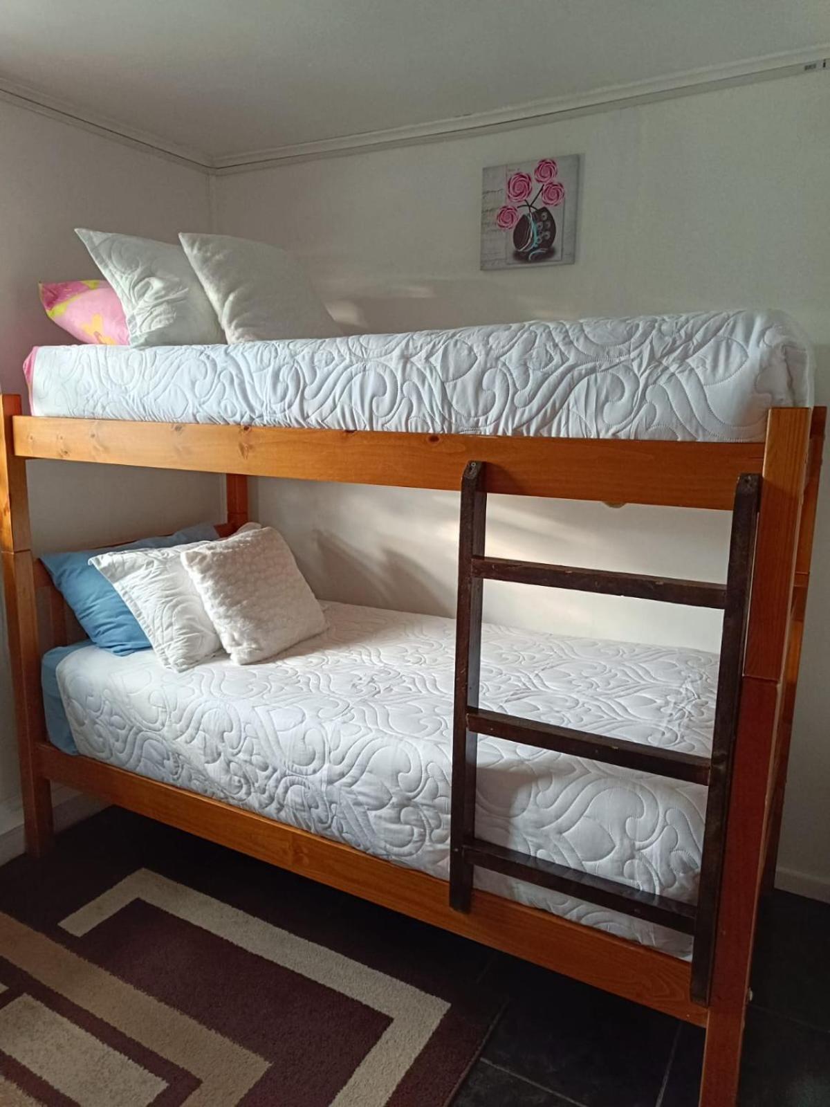 Hostal B&B Coastal Natales Пуерто Наталес Екстериор снимка